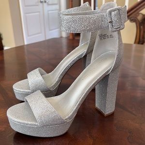 Dream Pairs Silver Chunky Heels New